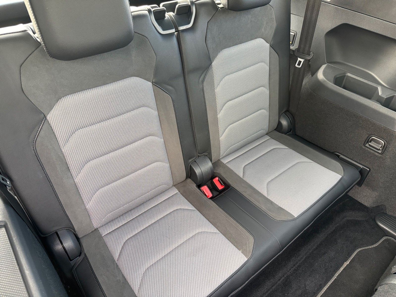Fahrzeugabbildung Volkswagen Tiguan Allspace 2.0TDI R-Line Highline 4Motion