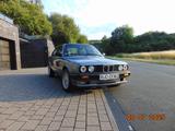 BMW 3er E30 320i Oldtimer - BMW 320 aus 1989: 320i