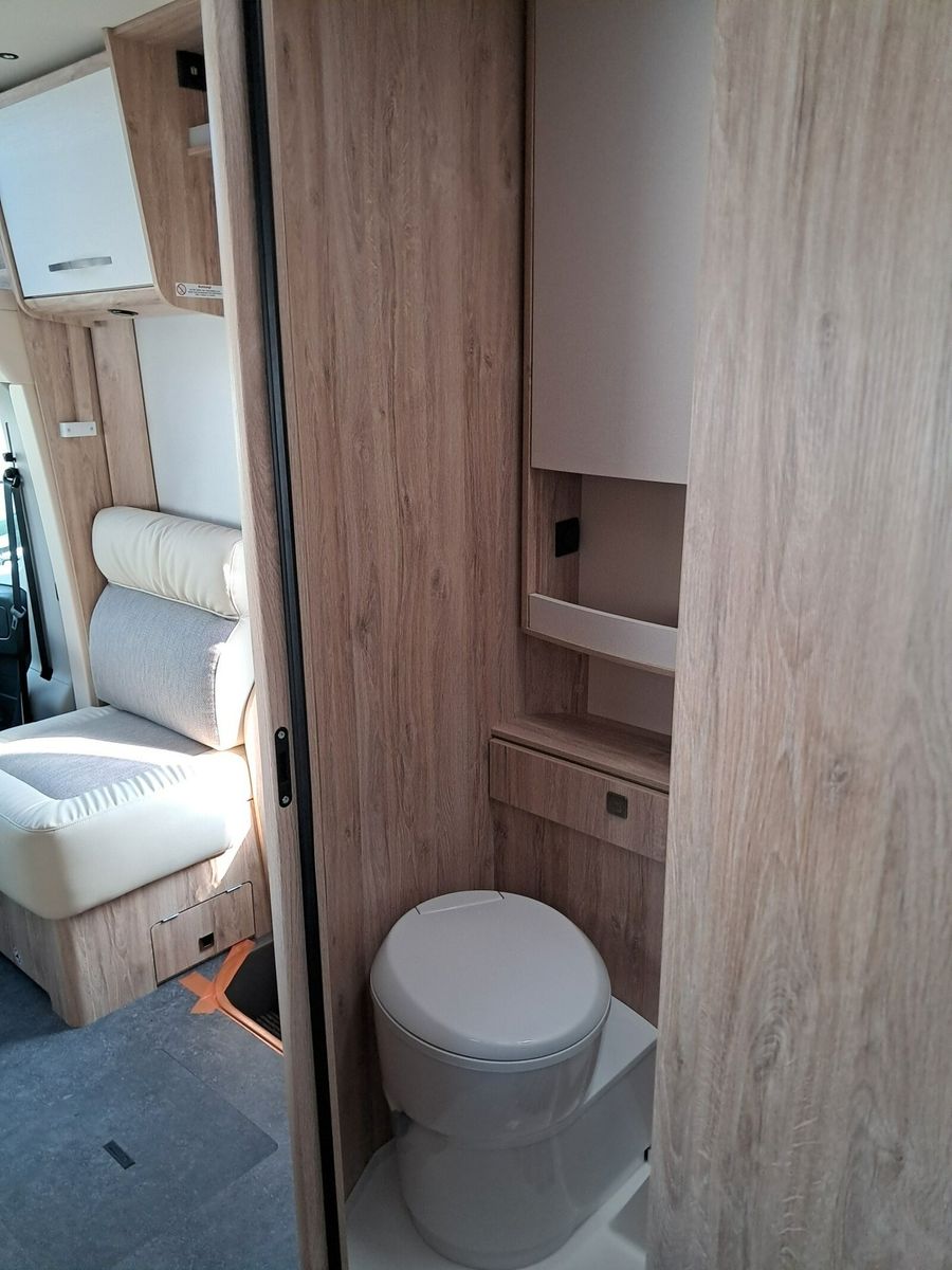 Fahrzeugabbildung Eura Mobil Profila RS PRS 695 EB Automatik + Mondial Paket