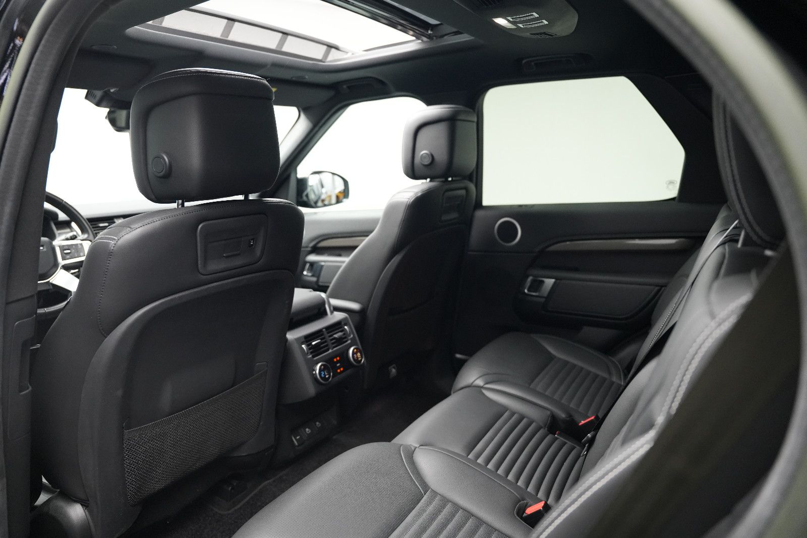 Fahrzeugabbildung Land Rover Discovery R-Dynamic AWD/7-SITZER/360'°Cam/AHK