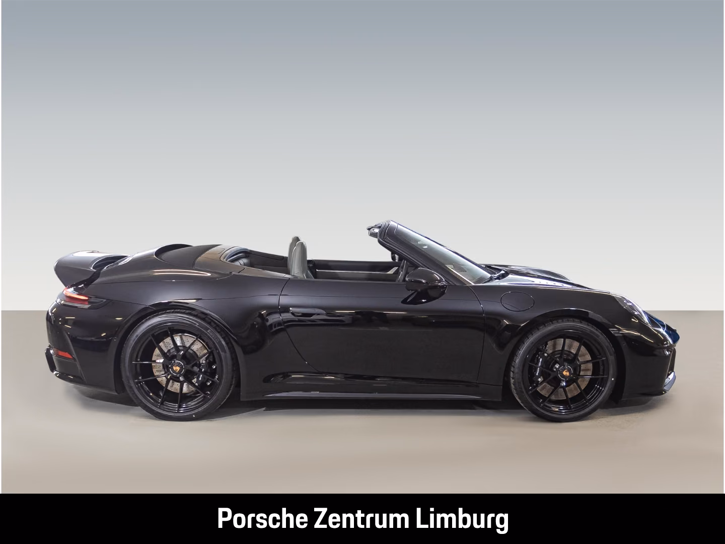 PORSCHE 992 911 CARRERA 4 GTS CABRIOLET