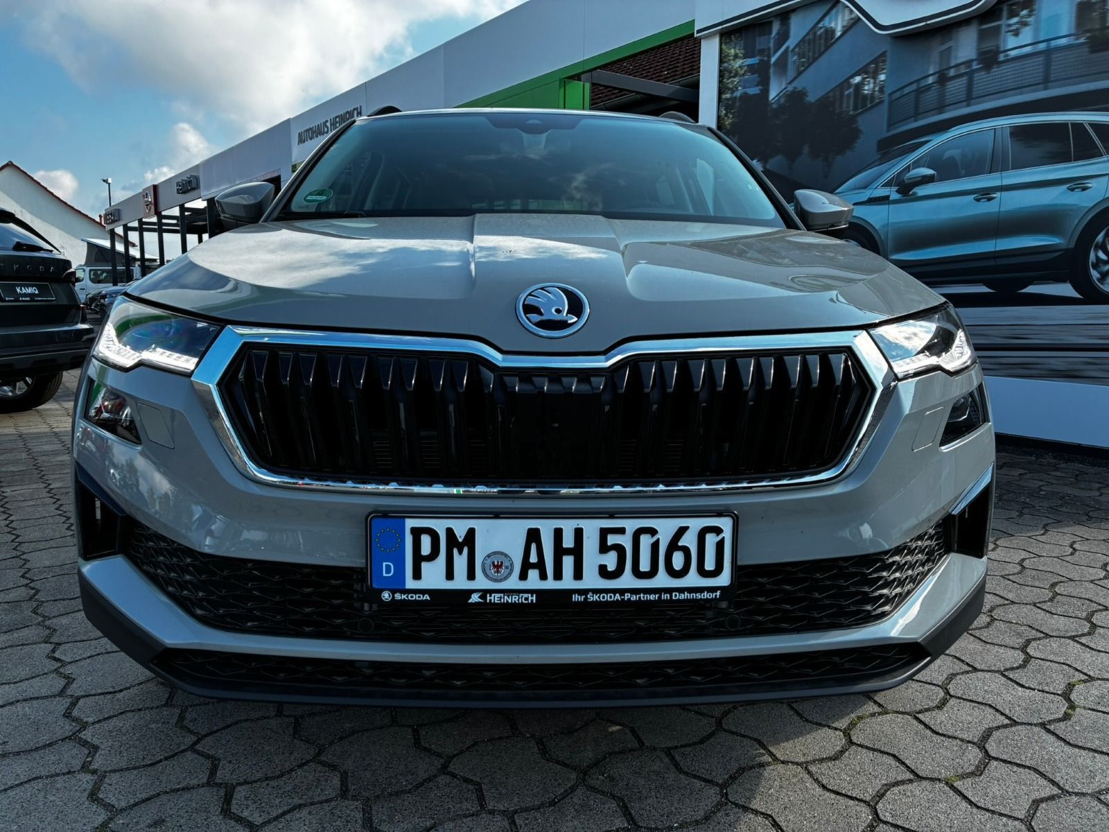 Fahrzeugabbildung SKODA Karoq 1.5 TSI DSG*AHK*RFK*ACC*eHeck