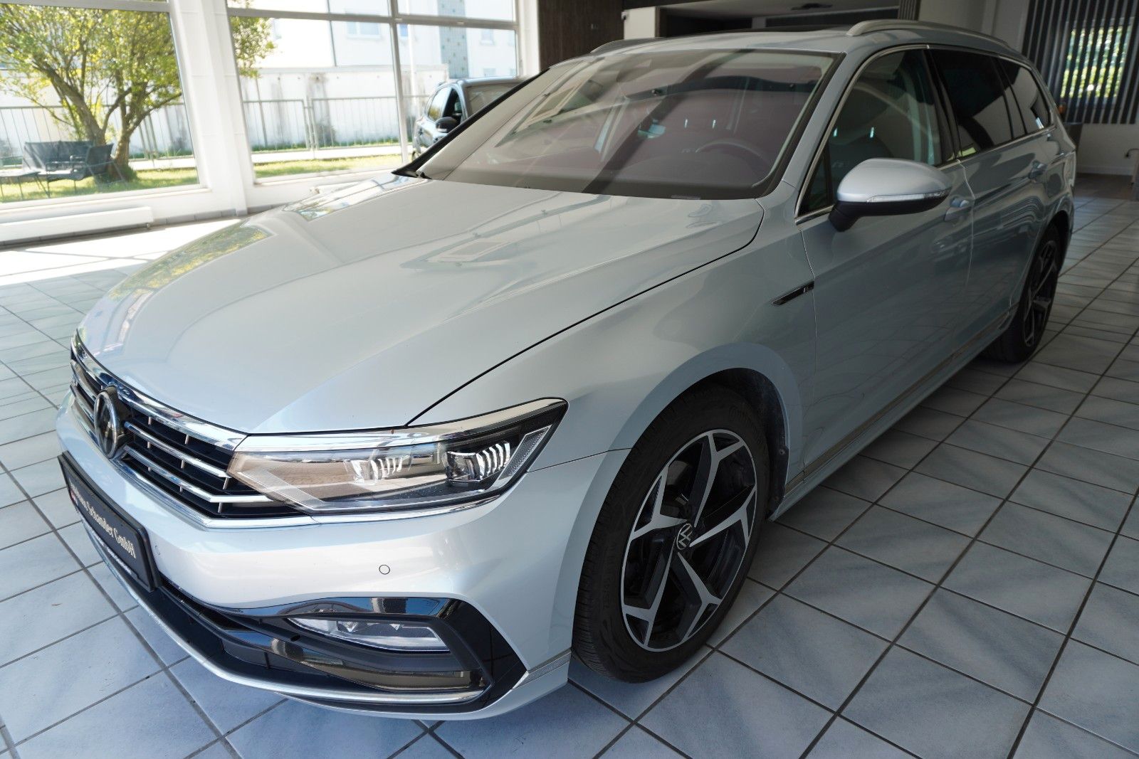Gebrauchtwagen Volkswagen Passat Passat Elega*4Motion*2xR-Line*Voll*Matrix*AHK* in Deggendorf