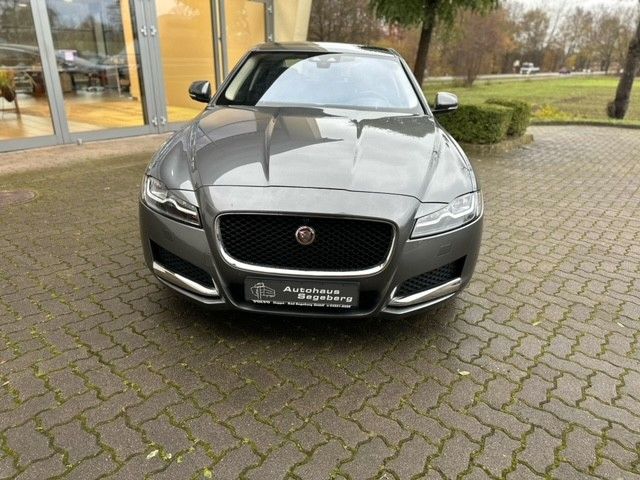 Jaguar XF  20d Portfolio *HeadUp*Surround-Kamera*