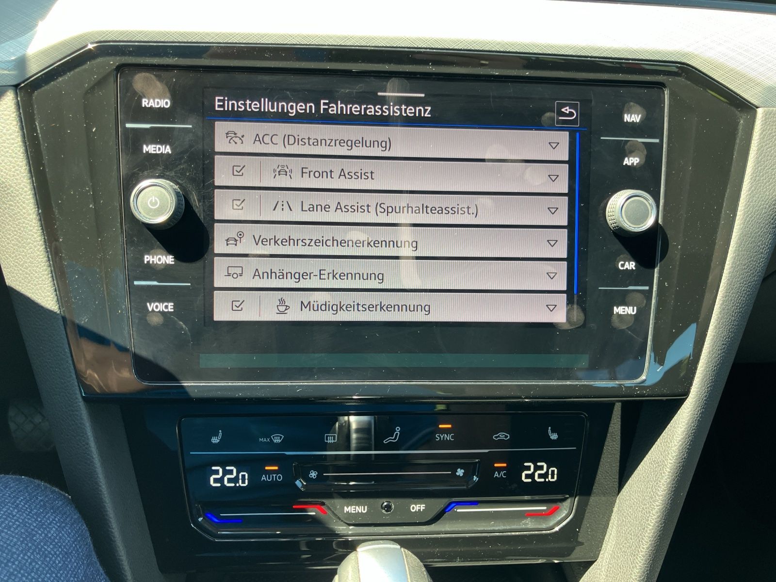 Fahrzeugabbildung Volkswagen Passat Variant TDI Business DSG LED AHK Navi ACC