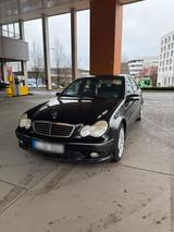 Mercedes-Benz Mercedes Benz C 32 AMG PANO - Mercedes-Benz C 32 AMG mit Benzin-Antrieb: Limousine