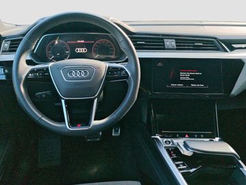 Audi Q8 e-tron - 11