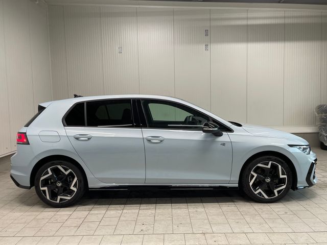 Golf VIII R-Line 2.0 TDI DSG IQ.LIGHT PANO NAVI