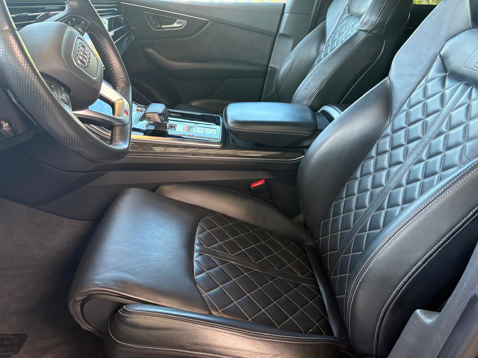 Fahrzeugabbildung Audi Q8 50 TDI s sitze raute, hud 22 zoll allradlenk