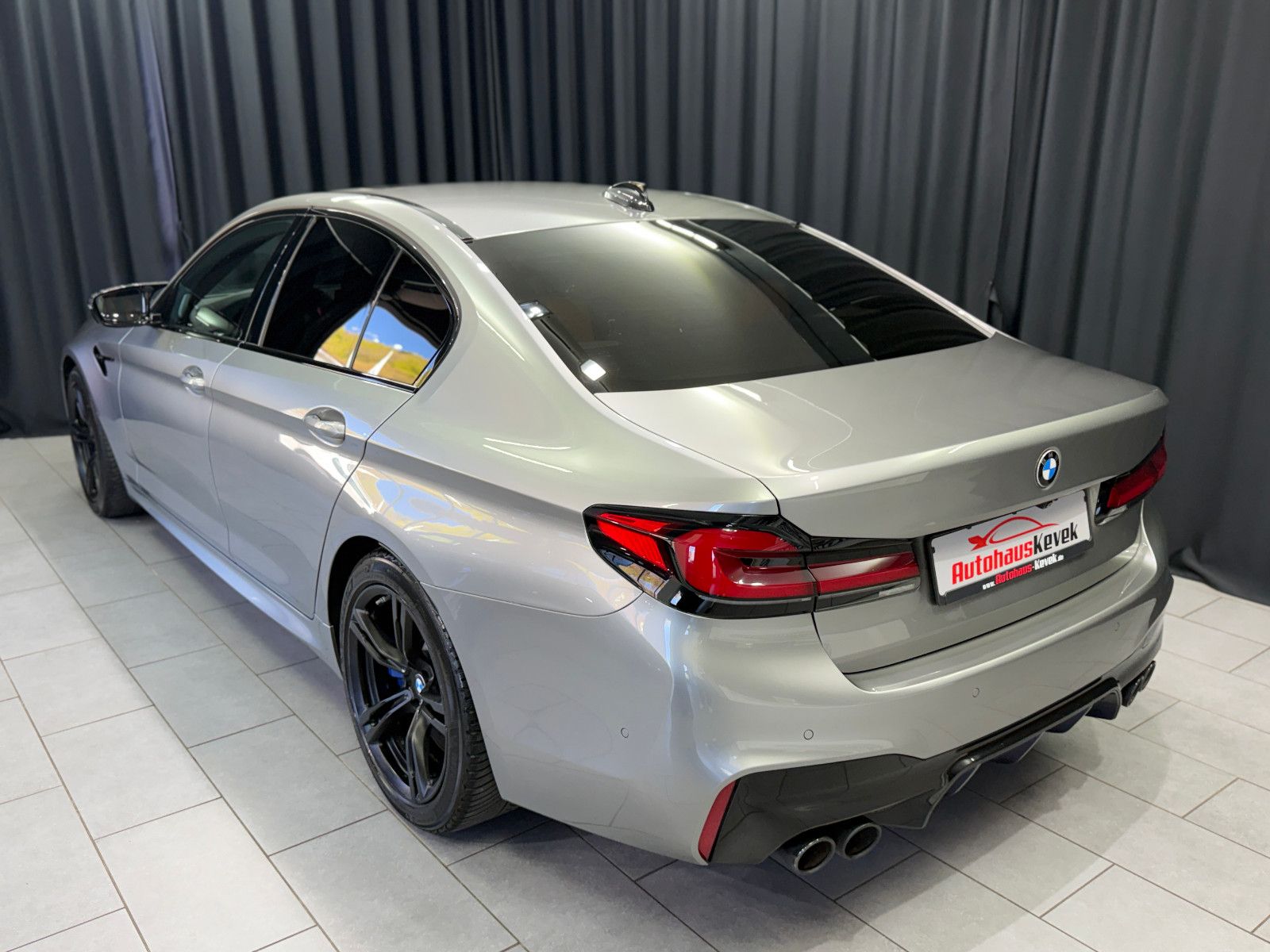 Fahrzeugabbildung BMW M5 Limousine|H&K|PANO|360°|M-DRIVERS|LCI
