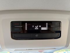 Fahrzeugabbildung Volkswagen T6.1 Multivan 150 PS Navi Sitzh AHK 60000km