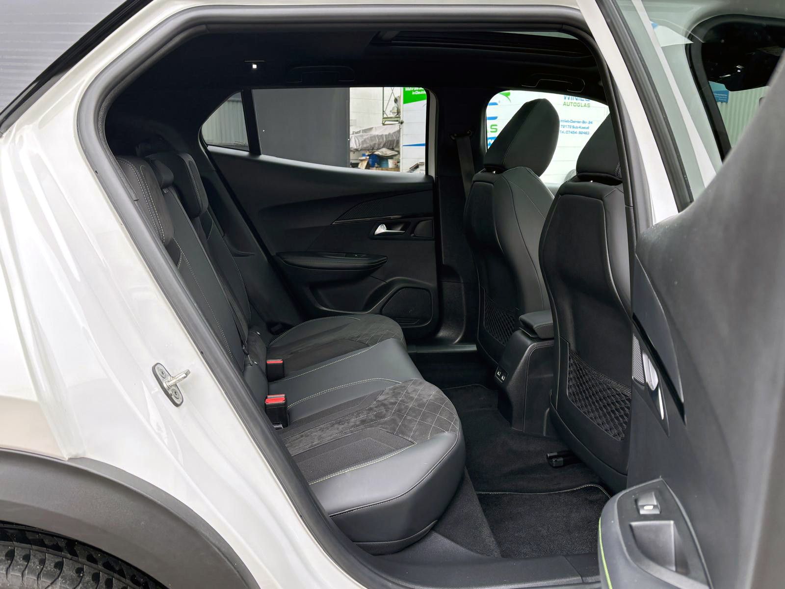 Fahrzeugabbildung Peugeot 2008 e-GT 11kW OnBoard LED ACC KAM NAV CarPlay