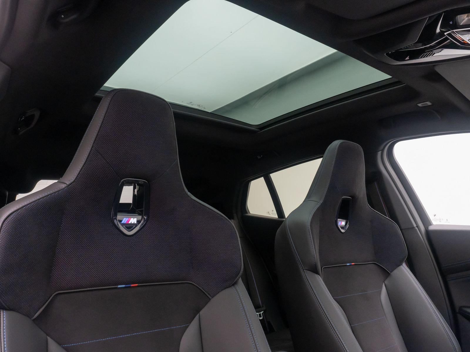 Fahrzeugabbildung BMW X2 M35i xD HUD 360&deg; H/K DAB Panorama 19Zoll Voll