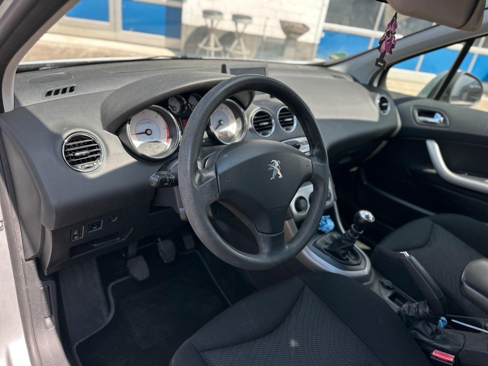 Peugeot 308 2012 — photo 10