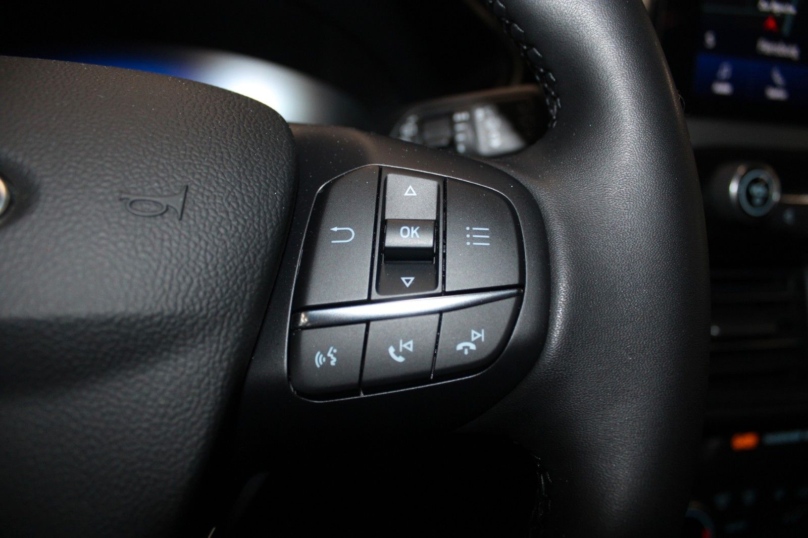 Fahrzeugabbildung Ford Kuga PHEV Aut. Titanium LED NAVI WinterPaket