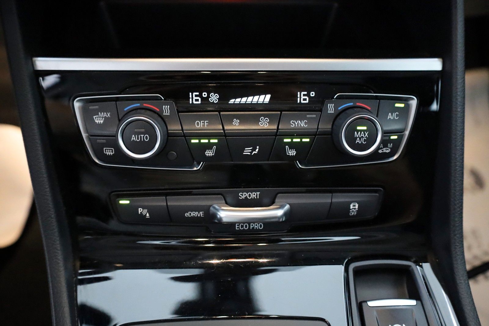 Fahrzeugabbildung BMW 225xe Active Tourer Advantag Navi,LED,HUD,SH,PDC