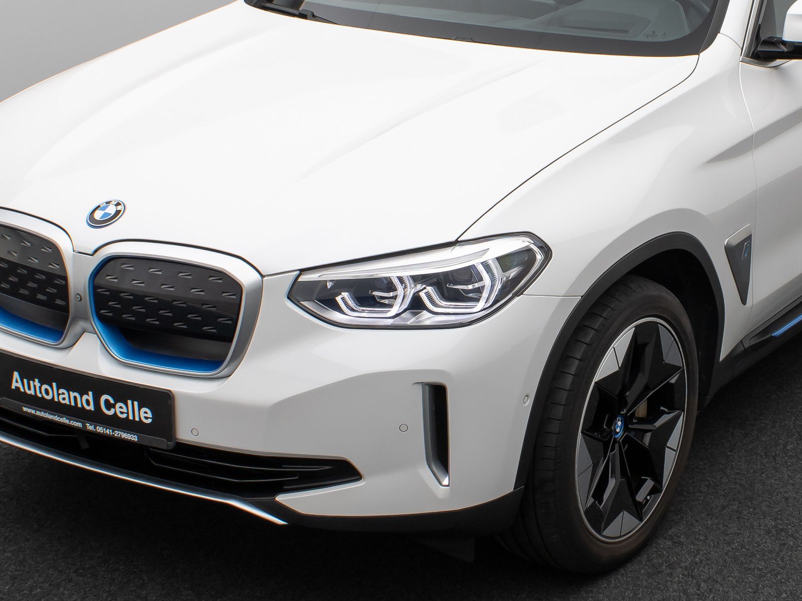 Fahrzeugabbildung BMW iX3 Impressive 360°HUD DAB H/K Komfort 20Zoll