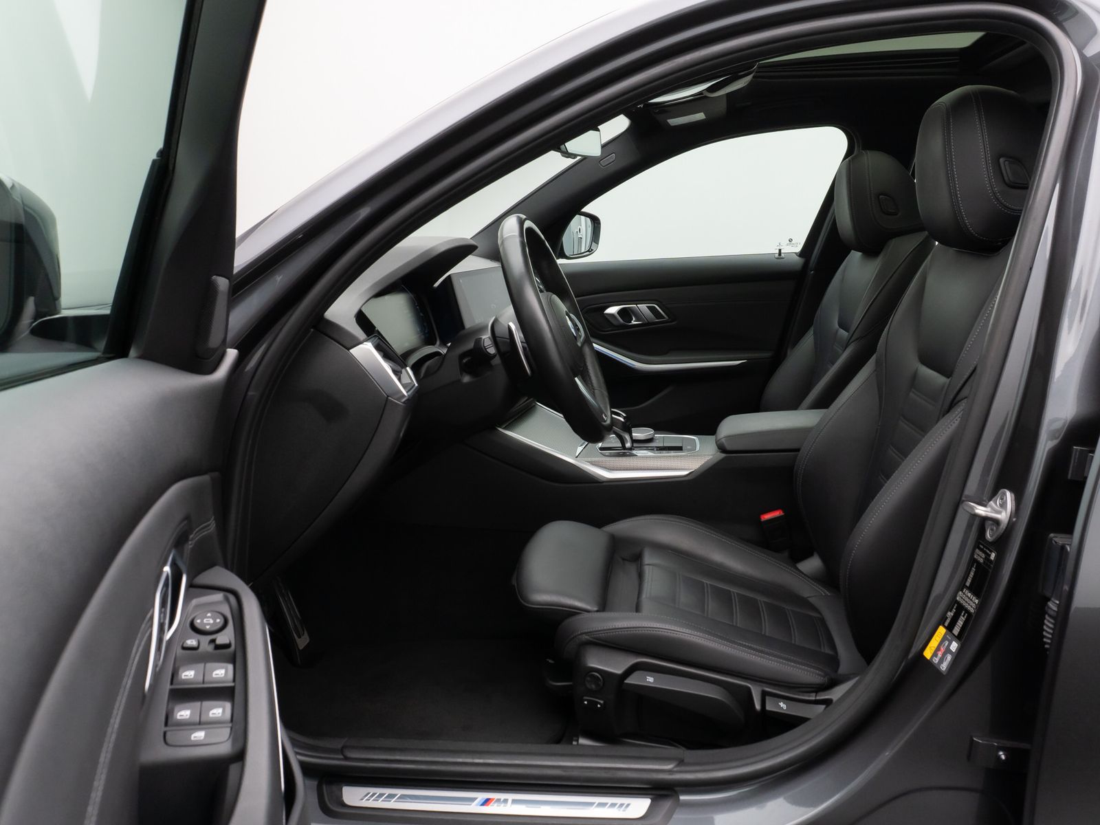 Fahrzeugabbildung BMW 330e xD M Sport Laser Glasdach PDC HUD DAB HiFi