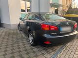 Mercedes-Benz Lexus is 220d - Mercedes-Benz 220 mit Diesel-Antrieb: Limousine, Schaltgetriebe