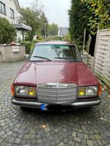 Mercedes-Benz E 230
