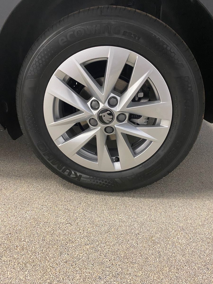 Fahrzeugabbildung SKODA Fabia 1.0l TSI 85kW DSG Drive+ TEMPOMAT+5J.Garan