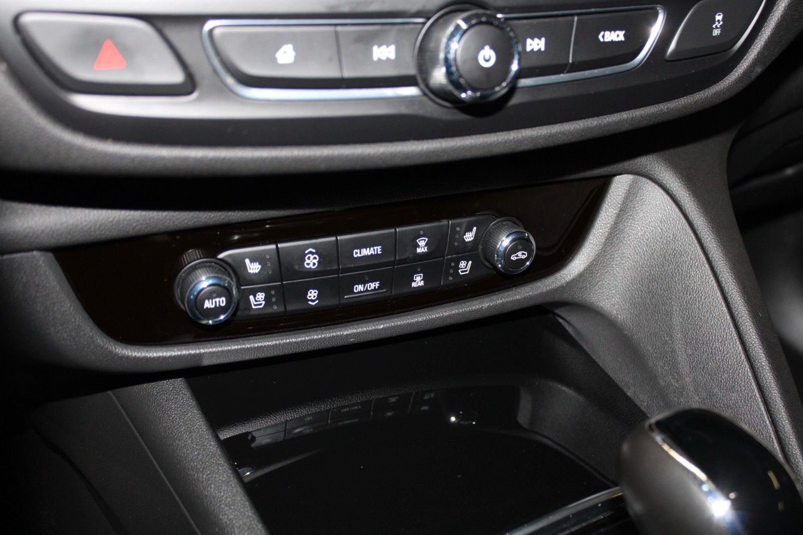 Fahrzeugabbildung Opel Insignia B ST Aut. Business Innov. Leder AHK uvm