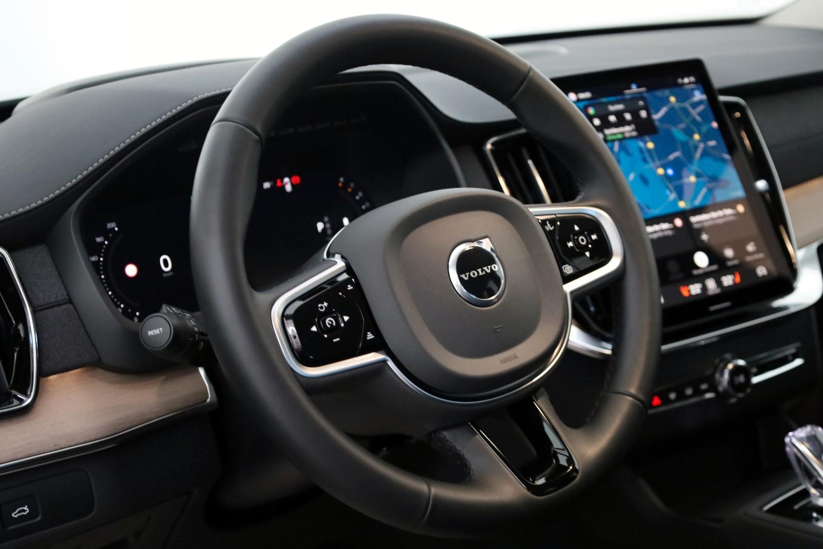 Volvo XC90 Plus Bright AWD,7Sitz,4xSH,360°,HUD,ACC,AHK