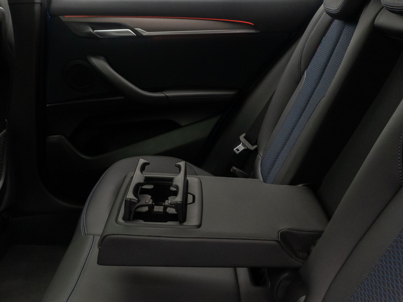 Fahrzeugabbildung BMW X2 M35i HUD DAB Kamera ACC Komfort Panorama HiFi