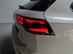 VW Golf R Variant 4Motion 320 PS  IQ.Light