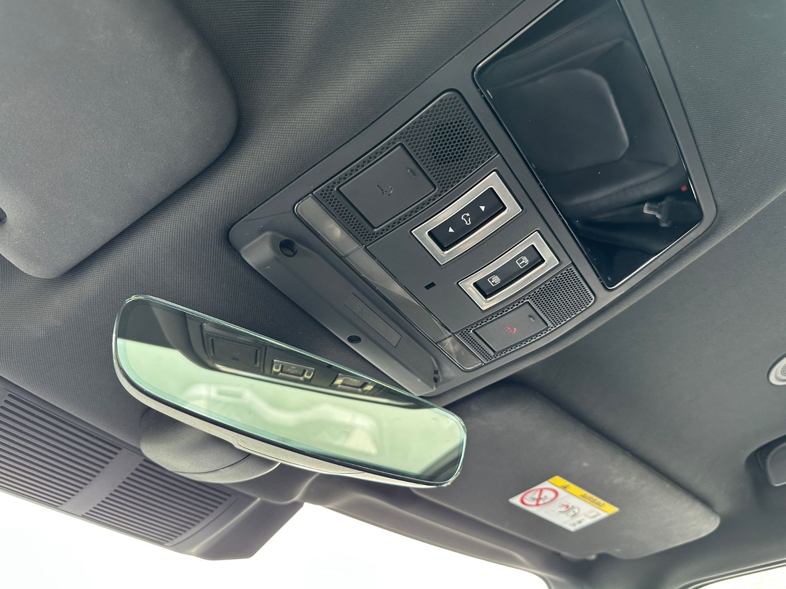 Fahrzeugabbildung Land Rover Defender 110 X-Dynamic 7Sitzer*MERIDIAN*LEDER