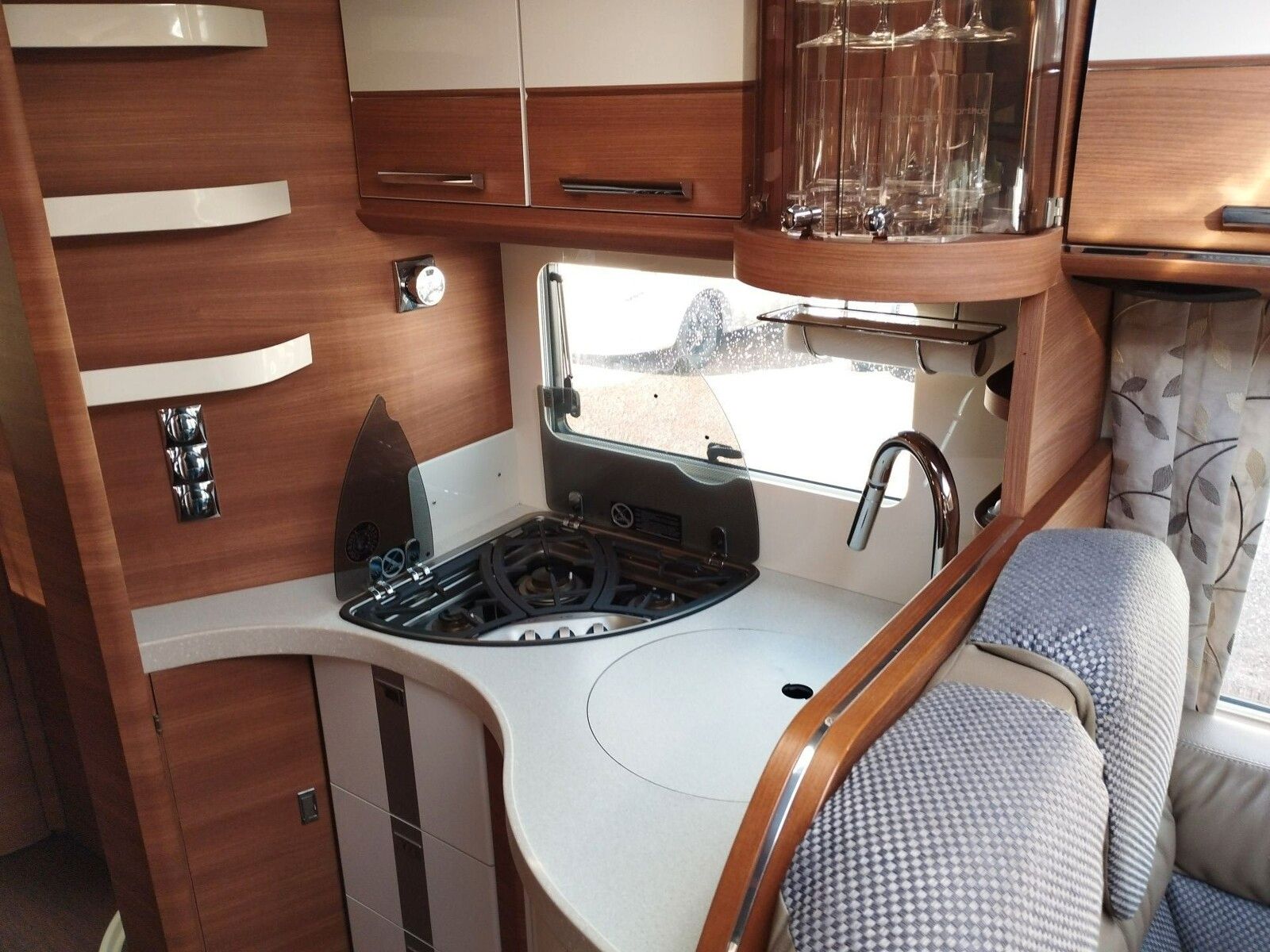 Fahrzeugabbildung Carthago chic c-line I 4.9 LE L hydr. Stützensystem, Luft