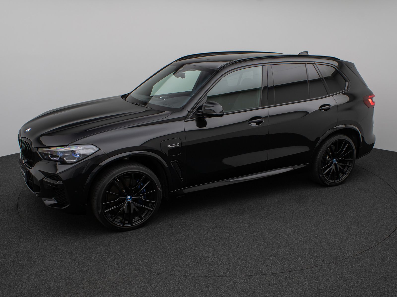 Fahrzeugabbildung BMW X5 xD45e M Sport Panorama Laser 360°HUD DAB HiFi