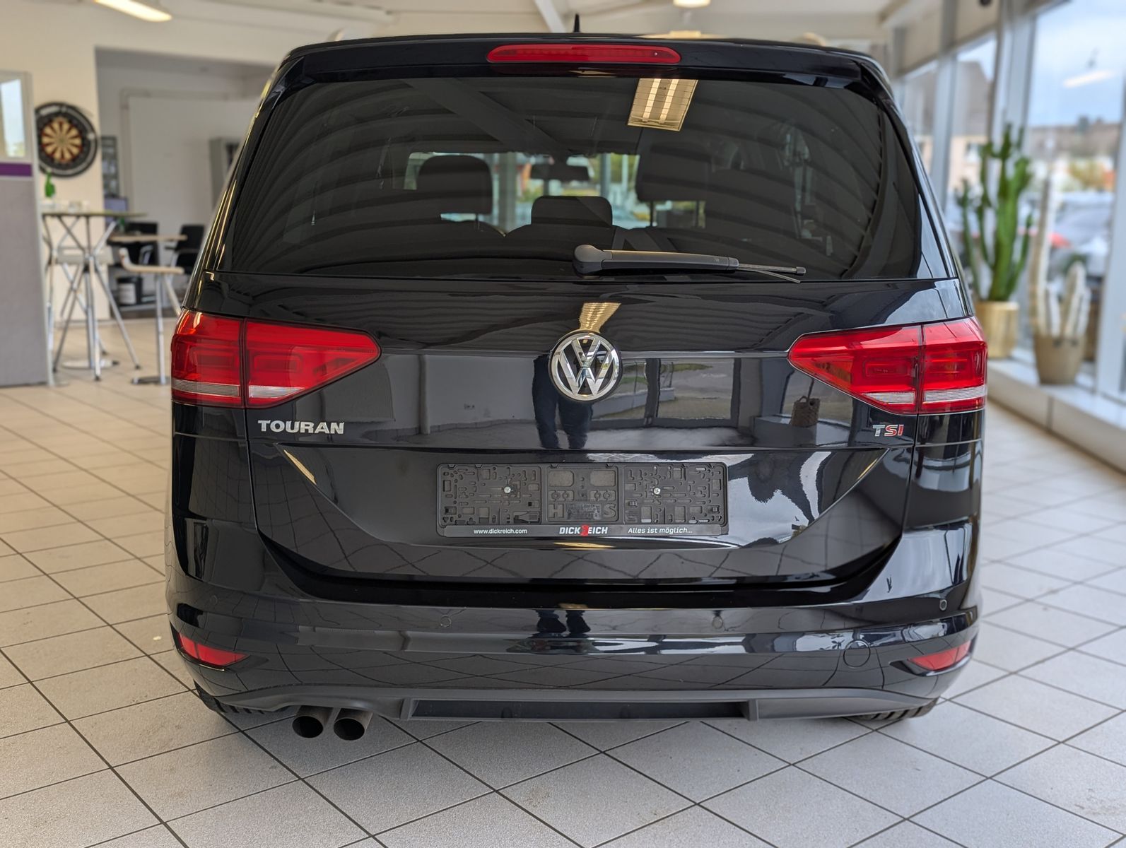 Fahrzeugabbildung Volkswagen Touran 1.4 TSI DSG Comfline 7-Sitze Navi