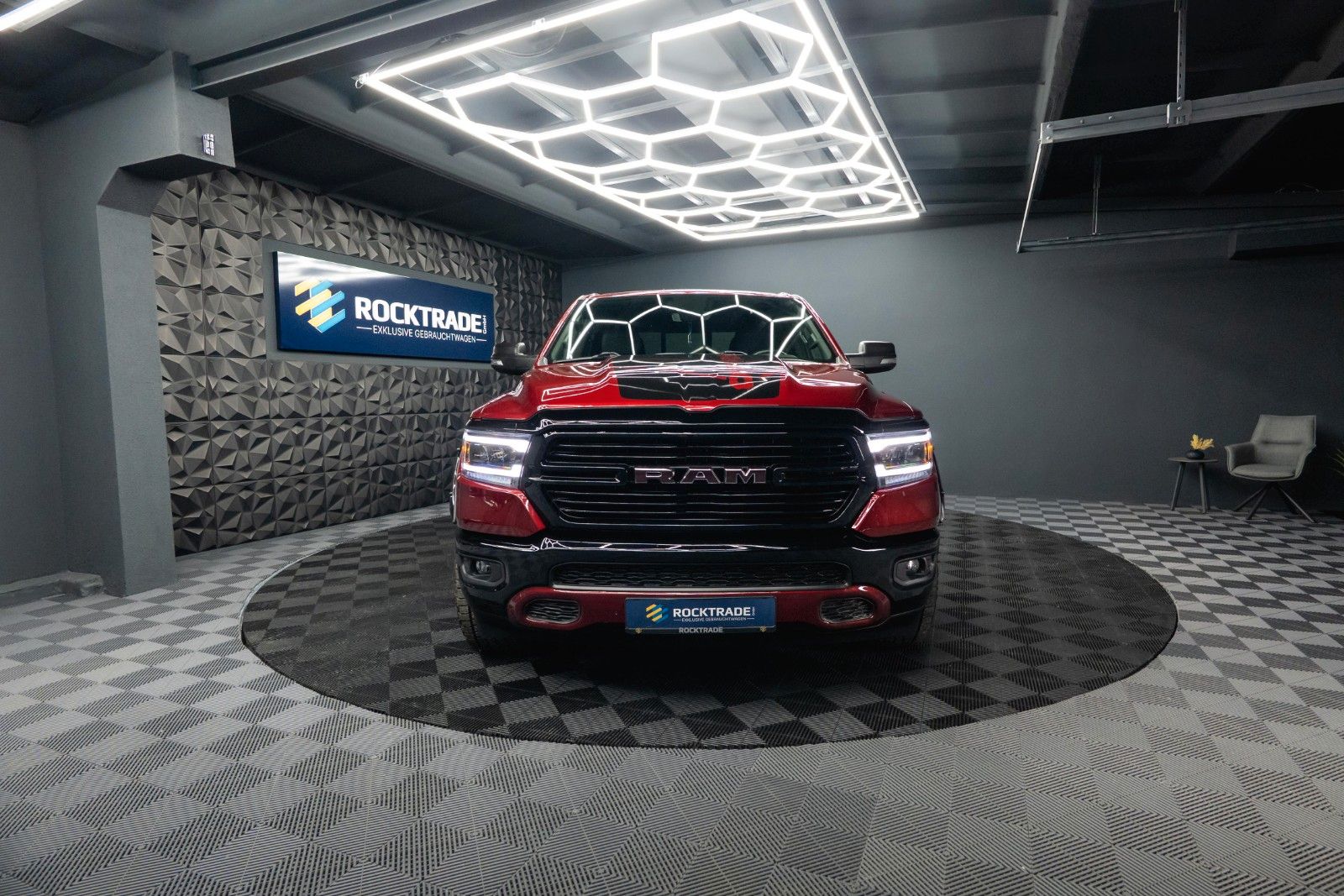 Fahrzeugabbildung Dodge RAM 5.7 V8 HEMI 4x4 OFFROAD Night-Paket *LED*