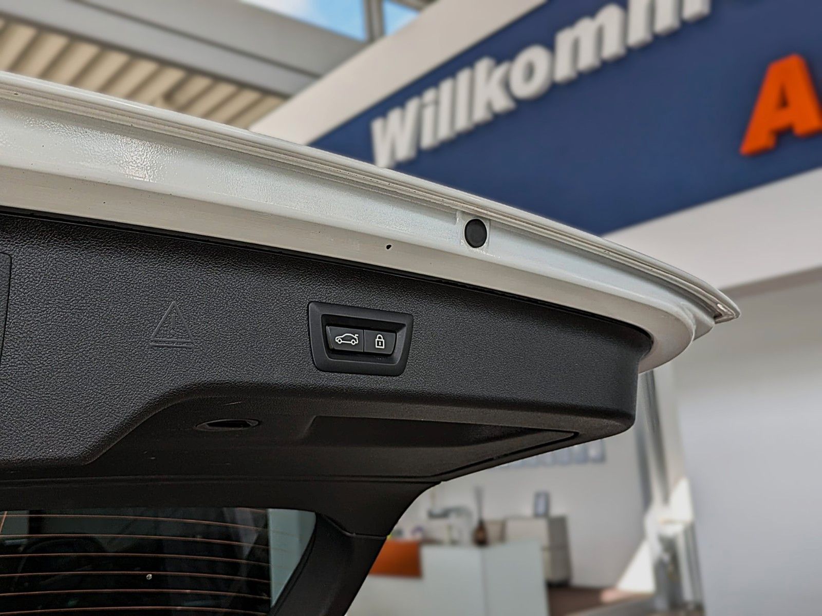 Fahrzeugabbildung BMW 530e M SPORT VIRTUAL HUD NAVI LASER LEDER AHK