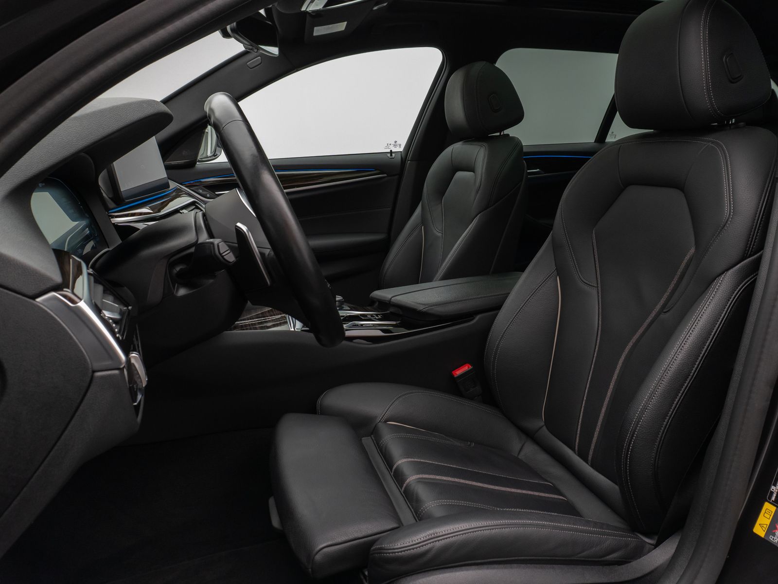 Fahrzeugabbildung BMW 530e Panorama Kamera DAB H/K WLAN Alarm Sport