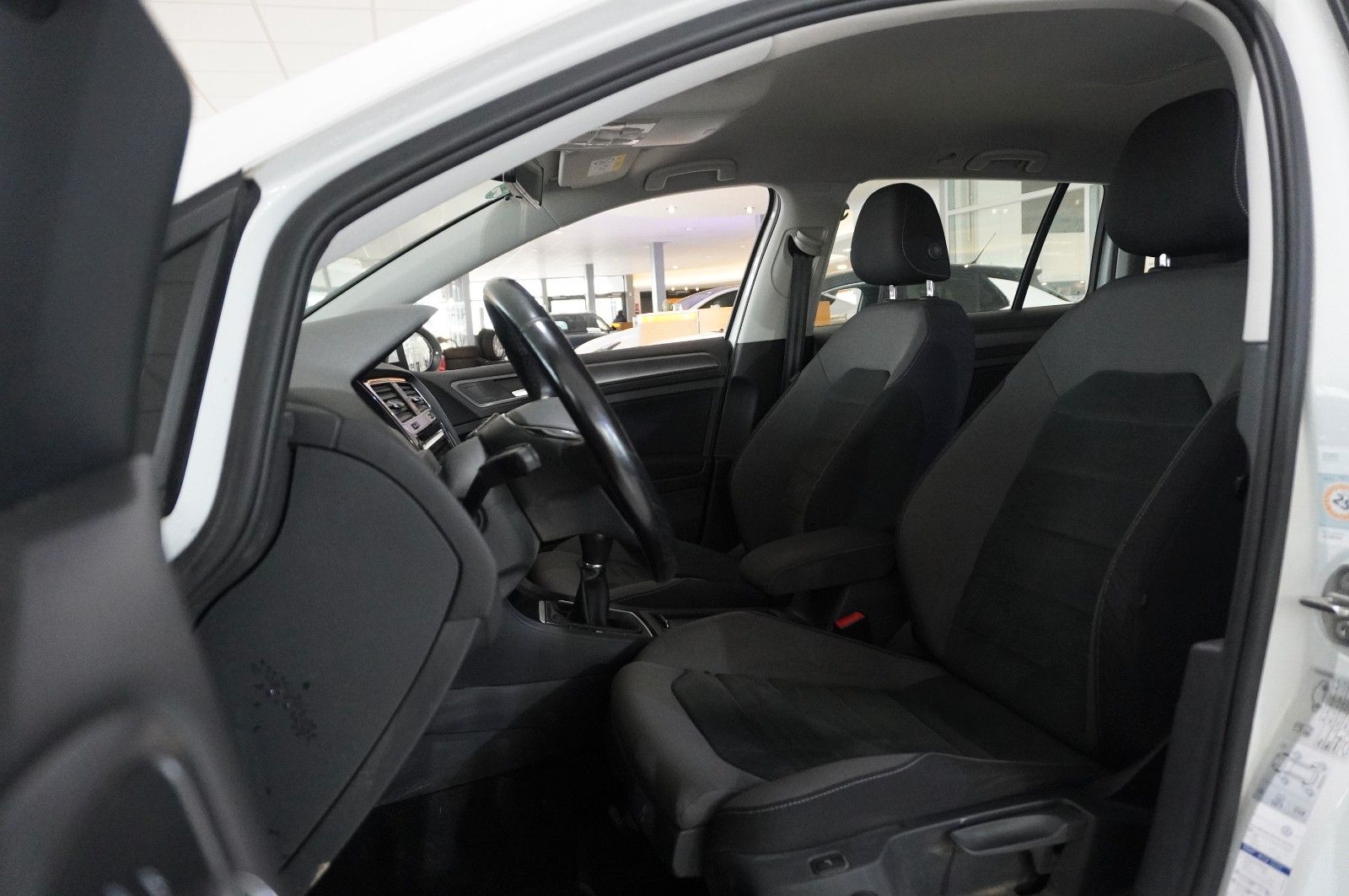 Fahrzeugabbildung Volkswagen Golf VII Variant 1.6 TDI NAVI/LED/SH/ACC/PDC/AHK