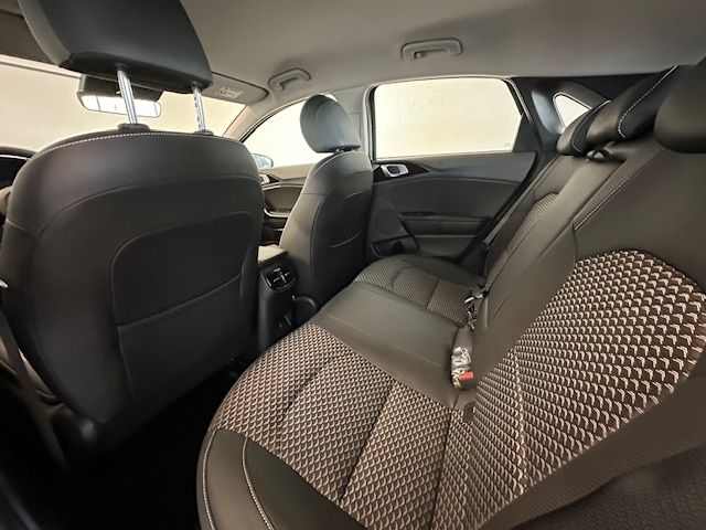 Fahrzeugabbildung Kia Ceed Spirit 1.0 T-GDI,  Lane Assist, Navi, SHZ