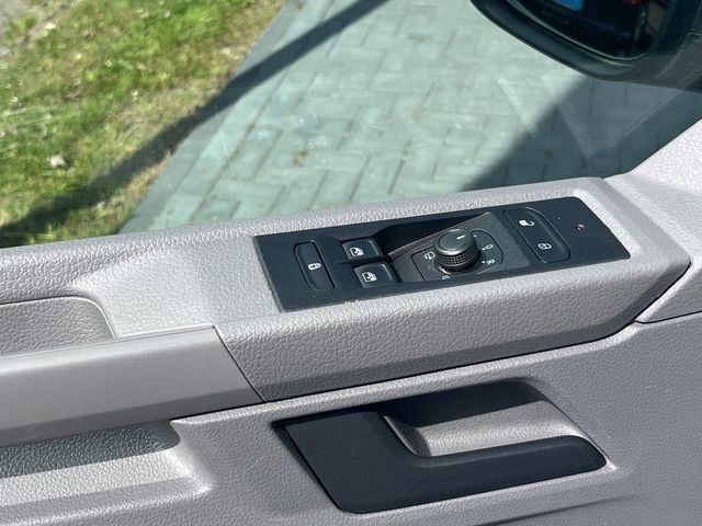 T6.1 Transporter Kombi LR mit Rollirampe 110kW D