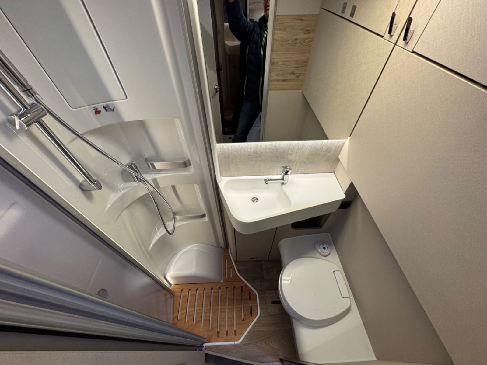 Fahrzeugabbildung HYMER / ERIBA / HYMERCAR Exsis I 580 -Pure - 16.216€ Sparen!