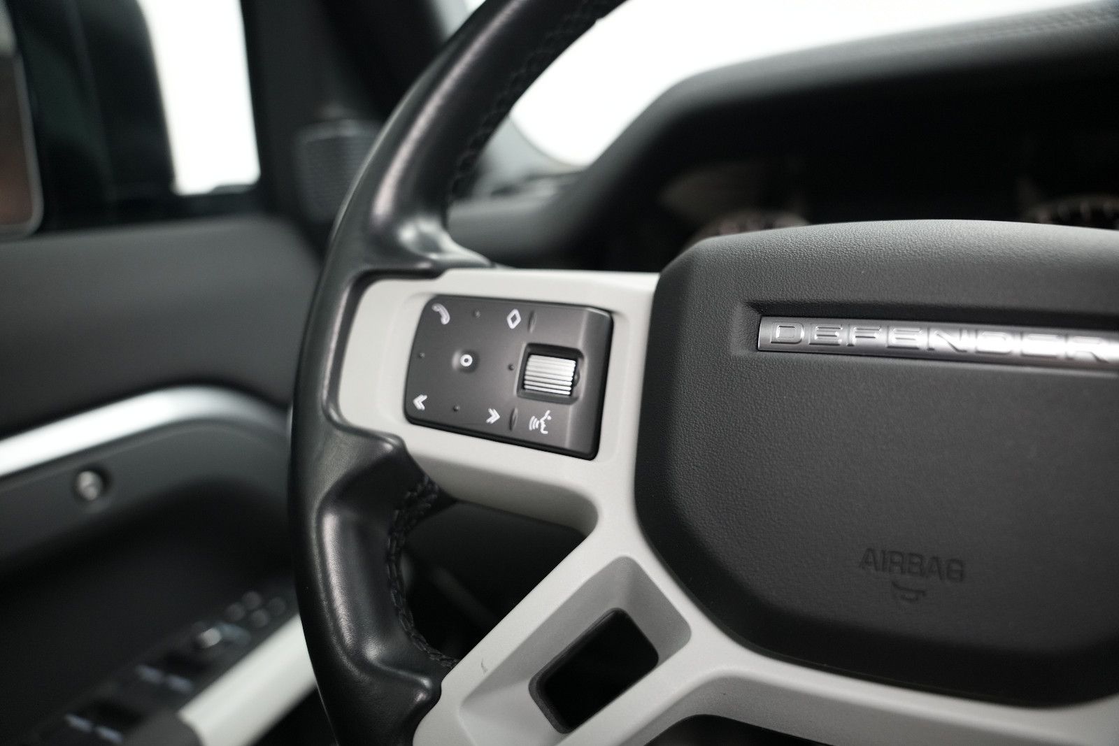 Fahrzeugabbildung Land Rover Defender 110 SE*Panorama*Meridian*360°KAM*Memory