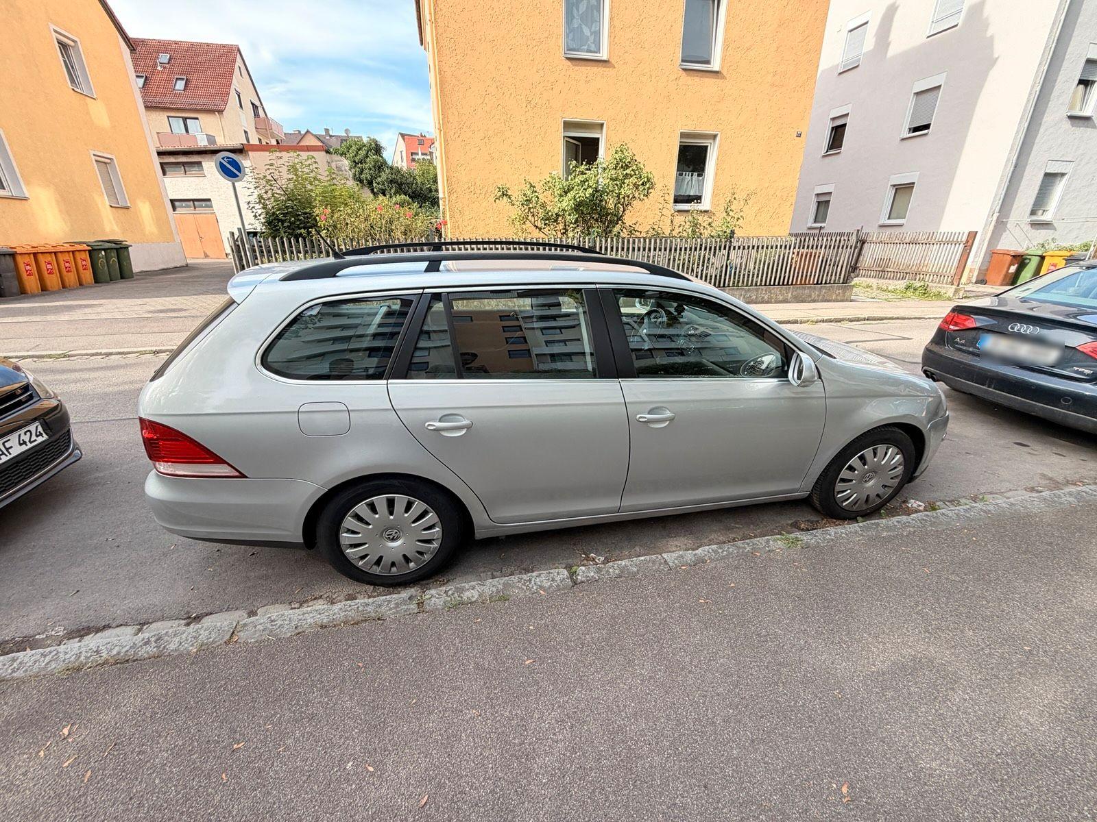 Volkswagen Golf 2009 — rear view