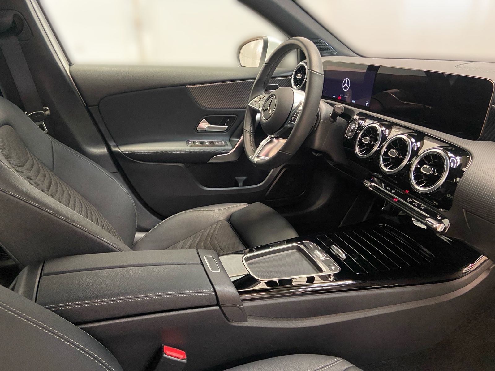 Mercedes-Benz A 180 PROGR DISTR AHK NAVI LED KAM L.-HEIZ foto 10