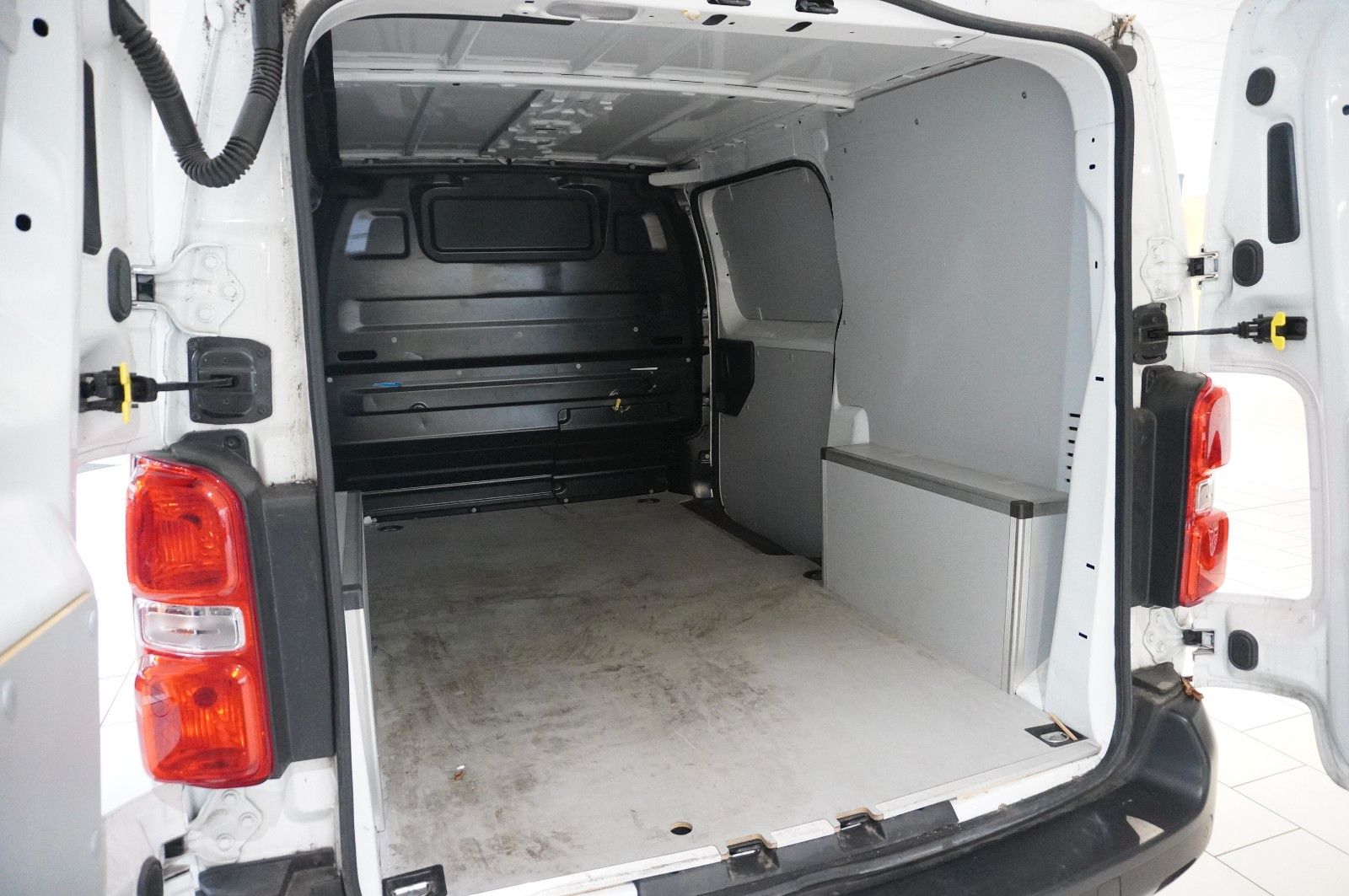 Fahrzeugabbildung Opel Vivaro Cargo 1.5D M EDITION KLIMA/DAB+/PDC/TEMP.