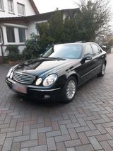 Mercedes-Benz Mercedes E240 - Mercedes-Benz E 240 mit Benzin-Antrieb