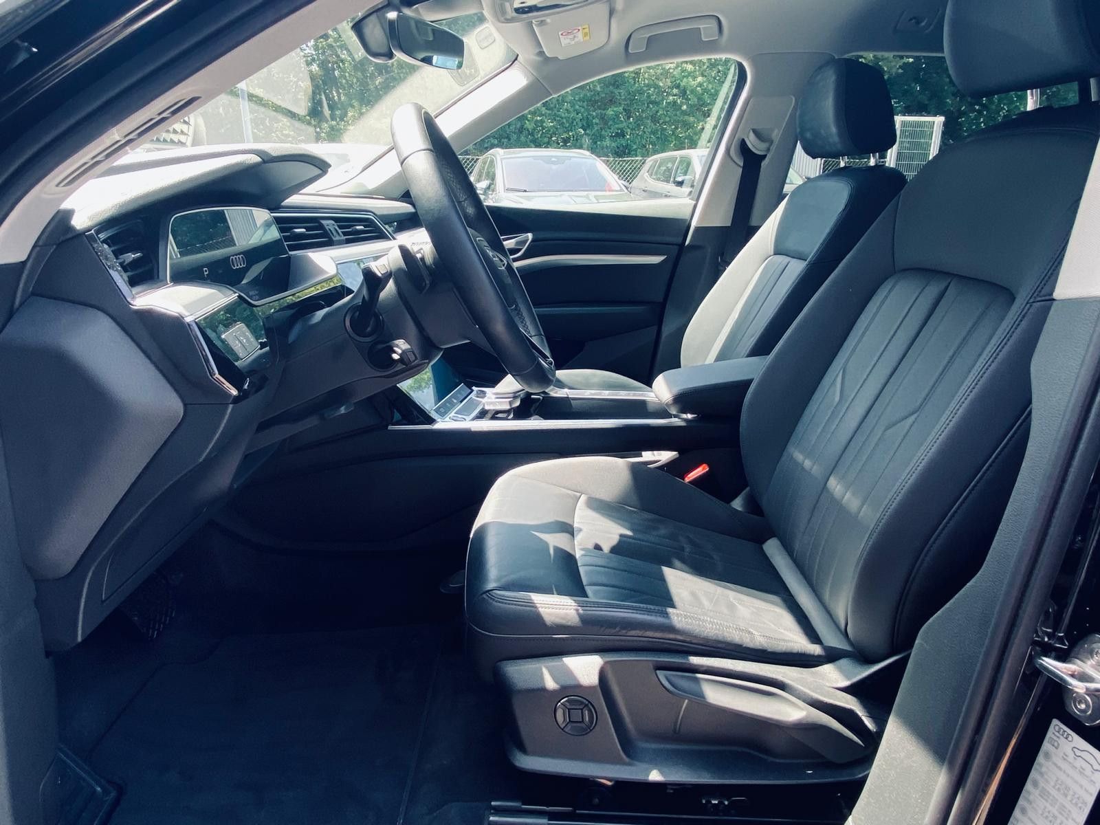 Fahrzeugabbildung Audi e-tron 55 Quat S LINE LUFT+LED+NAVI+SHZ+KAM+B&O+
