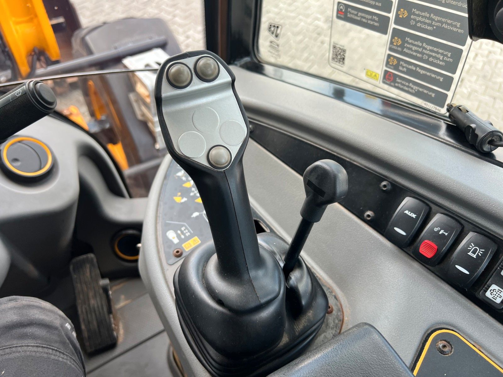 Fahrzeugabbildung JCB 407 SV / nur 268h! / Klappschaufel & Gabel