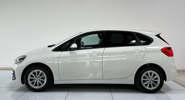 Fahrzeugabbildung BMW 218d Navi Parkassistent HiFi LM Sportsitze LED