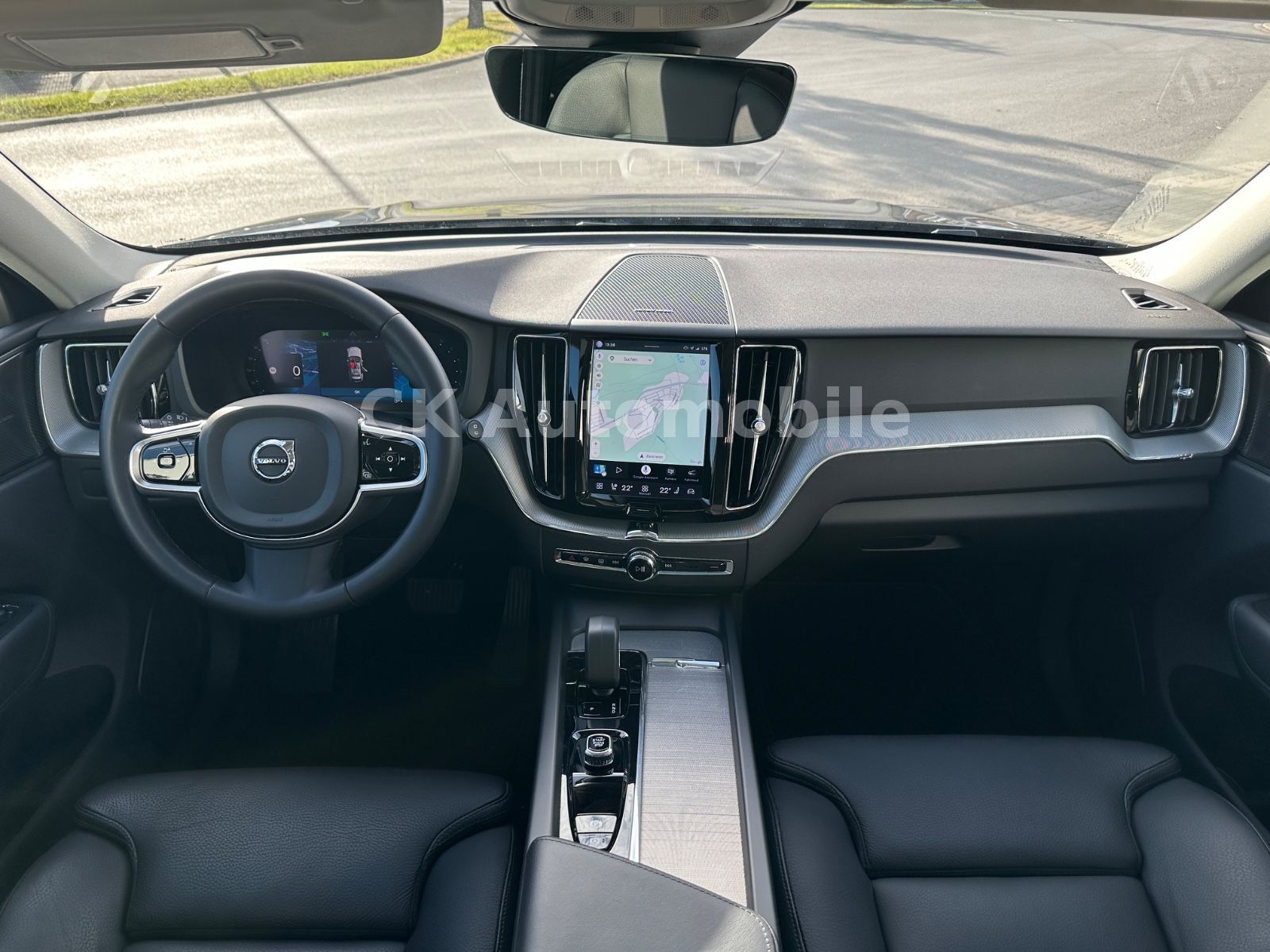Fahrzeugabbildung Volvo XC60 B4 PlusDark AWD/BLIS/Leder/Pano/LED/360°Kam