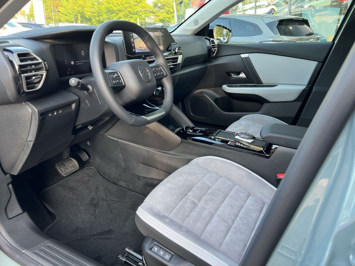 Fahrzeugabbildung Citroën C4 X Max 1.2 PureTech 130 AT8 Navi CarPlay SHZ